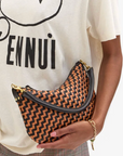 CLARE V WOVEN PETIT MOYEN MESSENGER