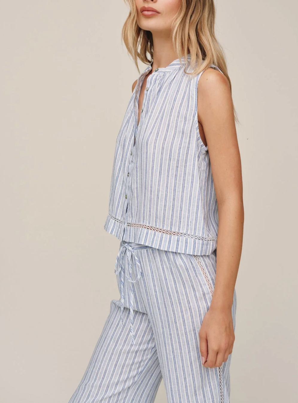 BELLA DAHL SLEEVELESS BUTTON FRONT