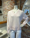 WHITE & WARREN FEATHERWEIGHT CASHMERE V NECK