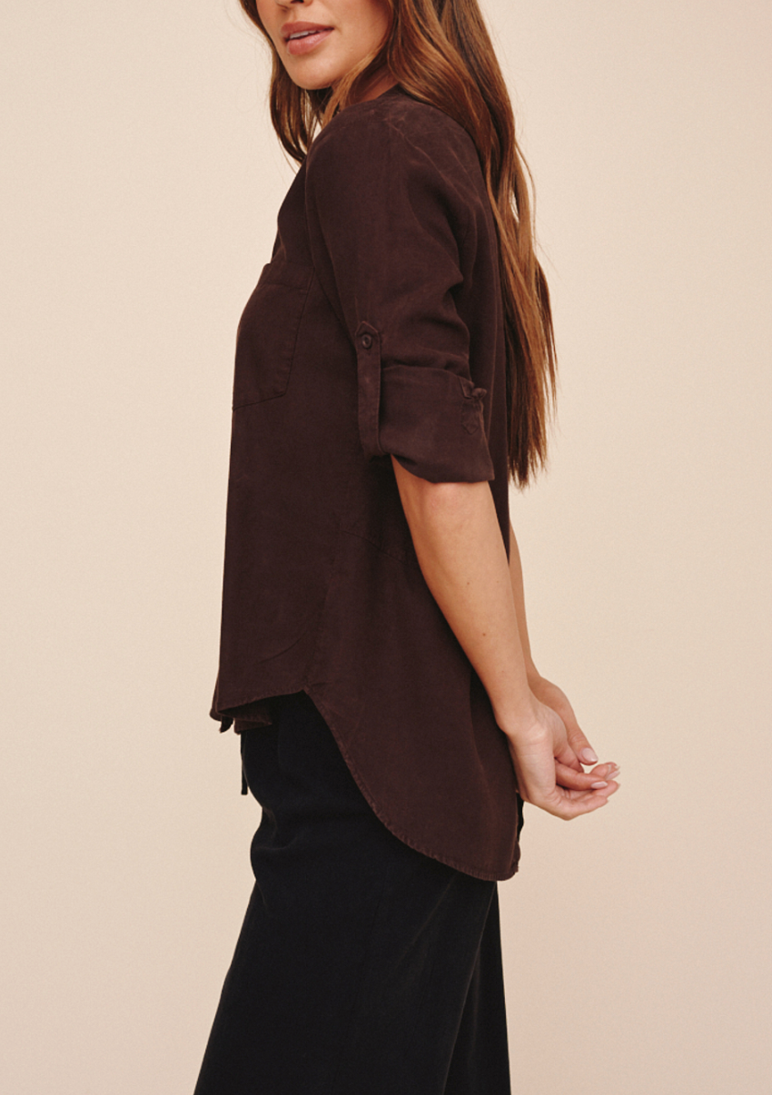 BELLA DAHL SPLIT BACK BUTTON DOWN