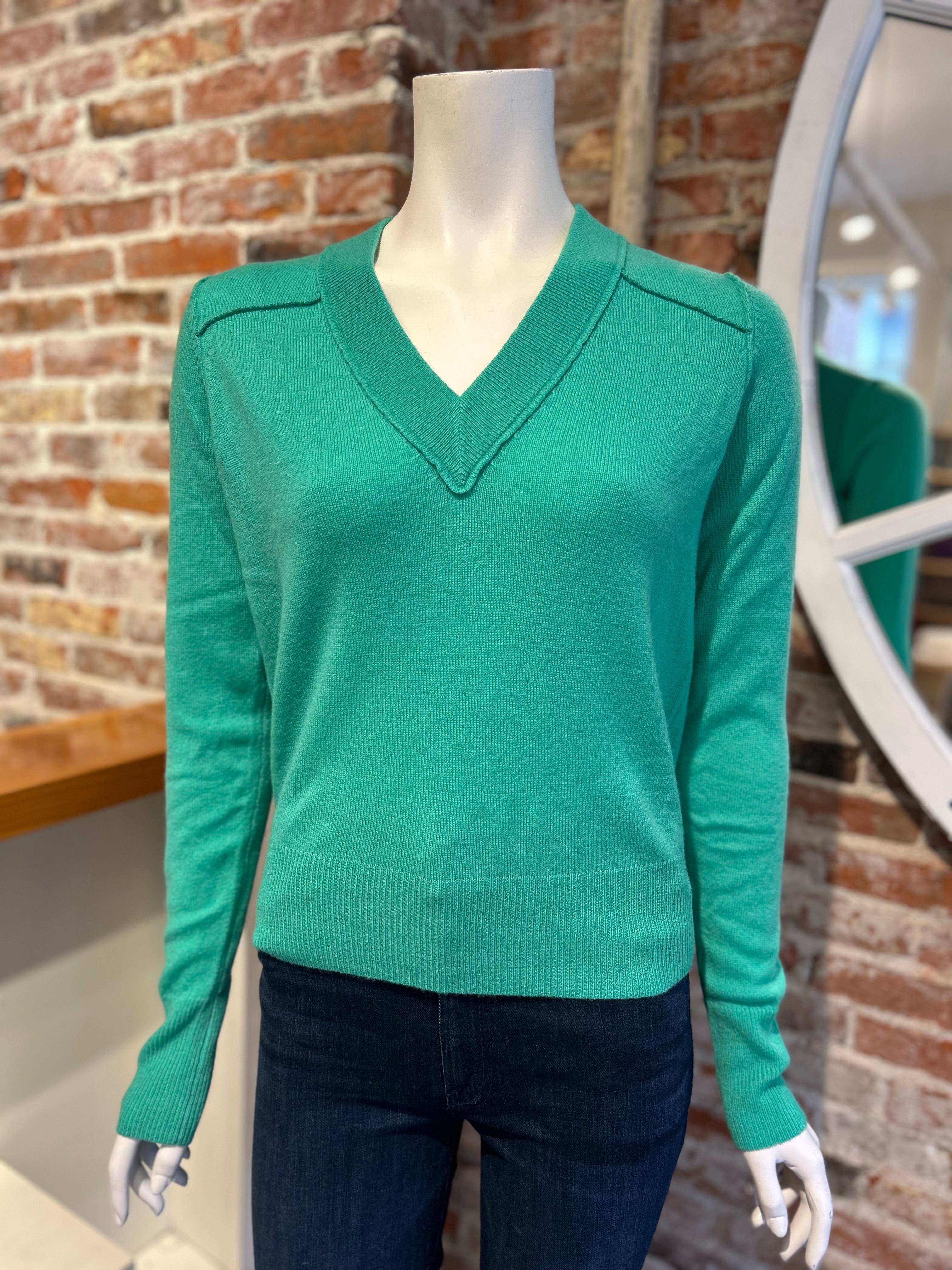 AUTUMN CASHMERE CROPPED V W/ REVERSED SEAM