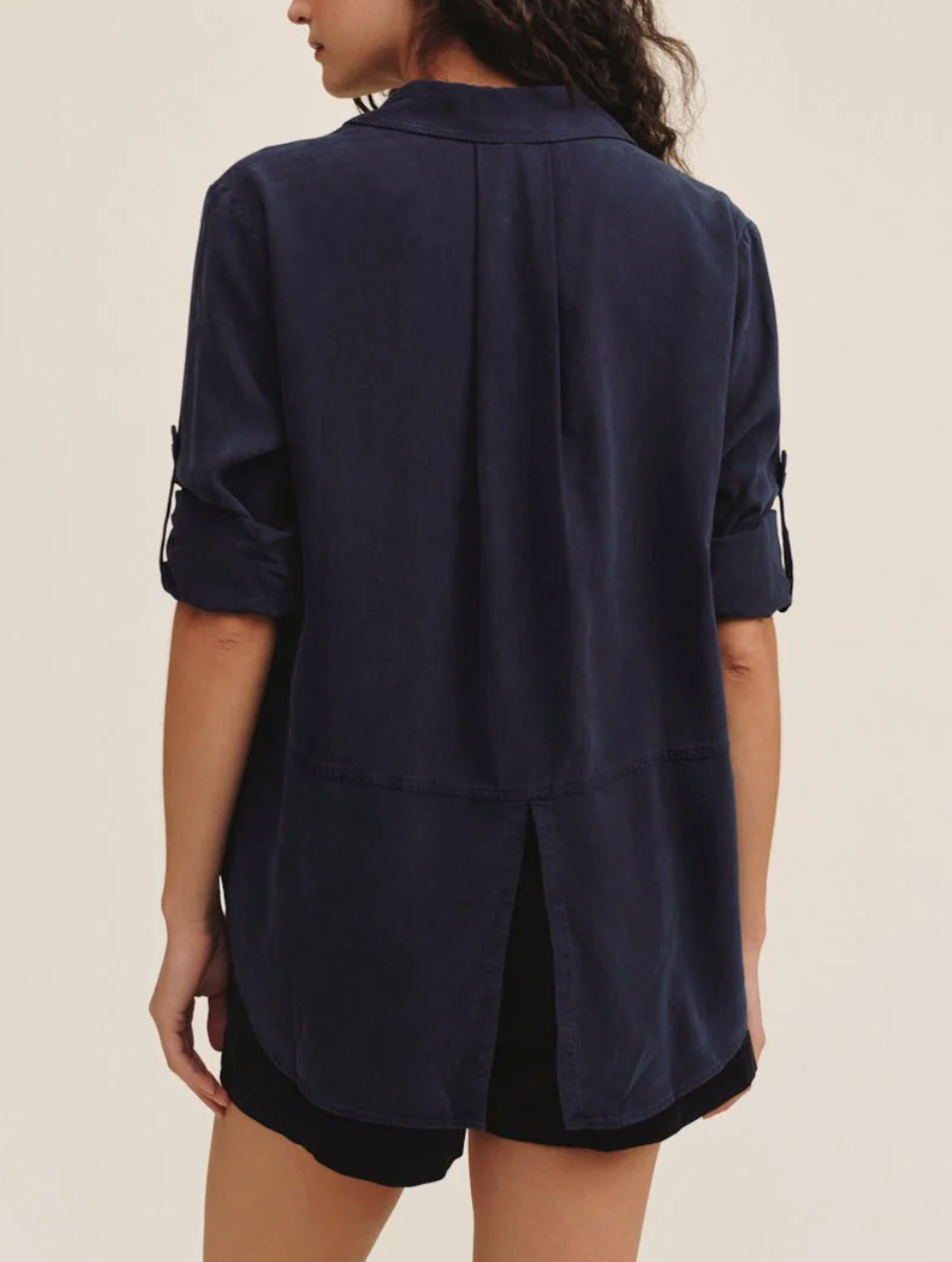 BELLA DAHL SPLIT BACK BUTTON DOWN