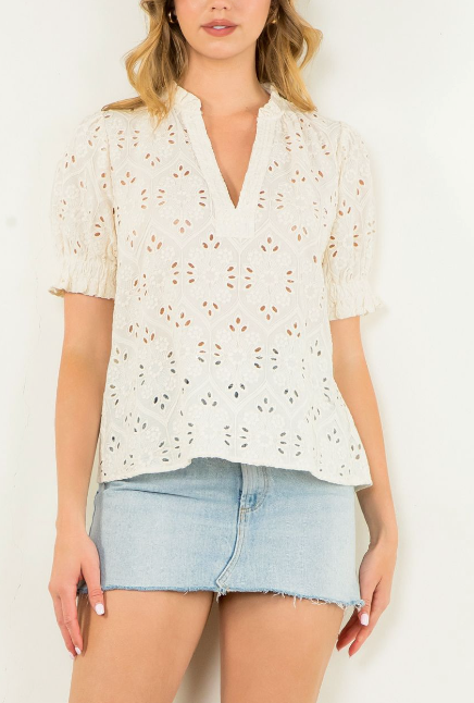 THML SHORT SLEEVE EYELET V-NECK BLOUSE