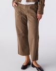 AMO EASY ARMY SLOUCH CROP
