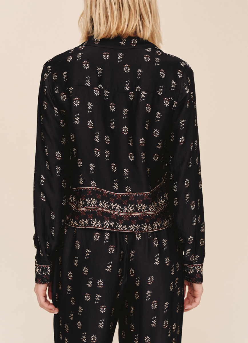 BELLA DAHL LONG SLEEVE CROP SHIRT