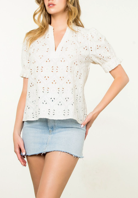 THML SHORT SLEEVE EYELET V-NECK BLOUSE