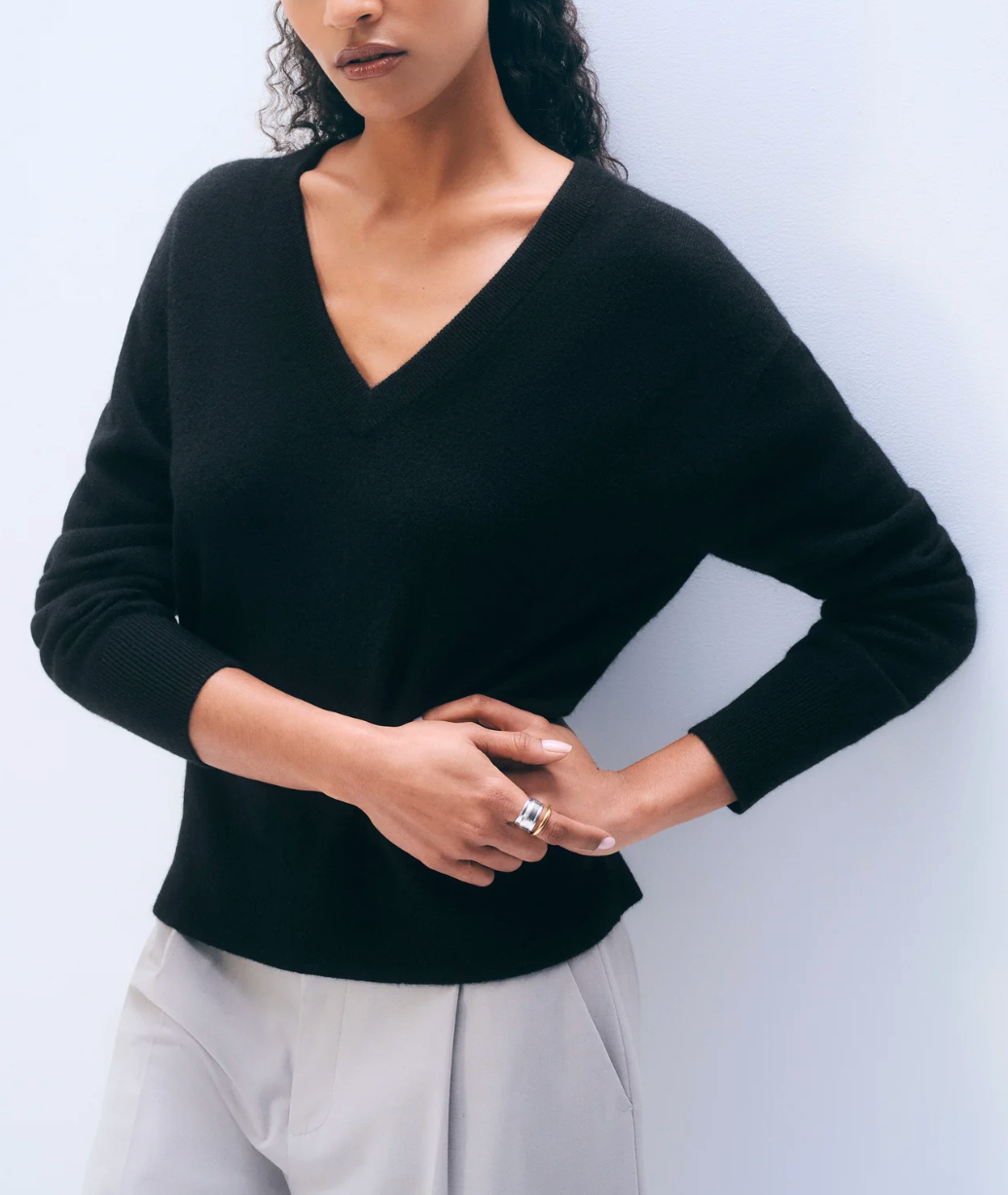 WHITE &amp; WARREN CASHMERE V NECK