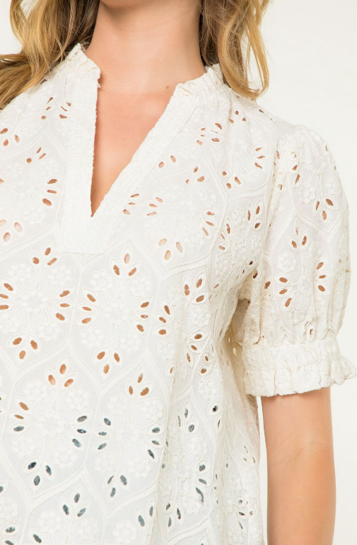THML SHORT SLEEVE EYELET V-NECK BLOUSE