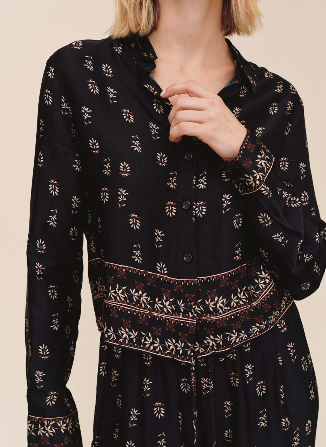 BELLA DAHL LONG SLEEVE CROP SHIRT
