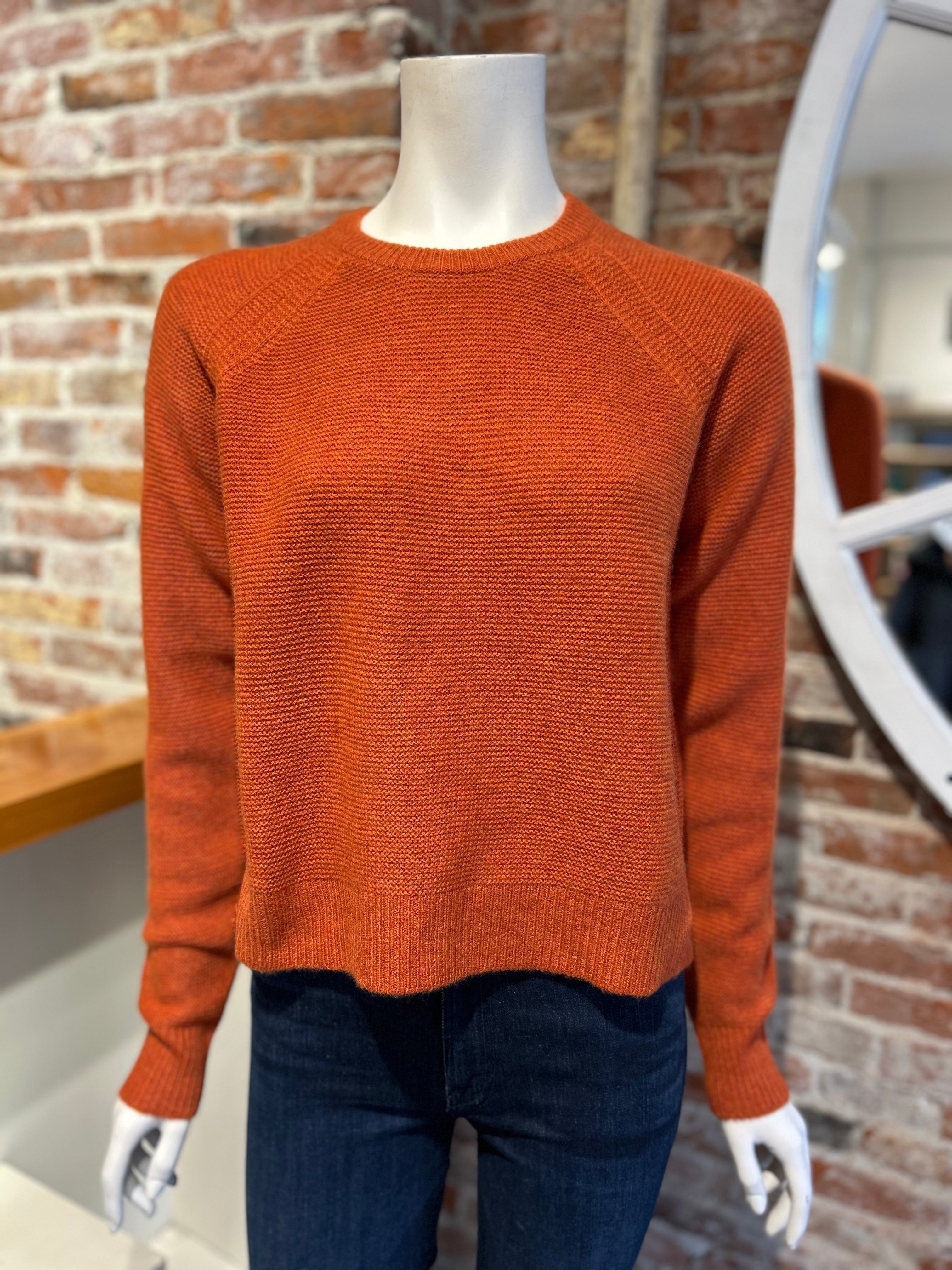 AUTUMN CASHMERE LINKS STITCH RAGLAN SHIRTTAIL CREW